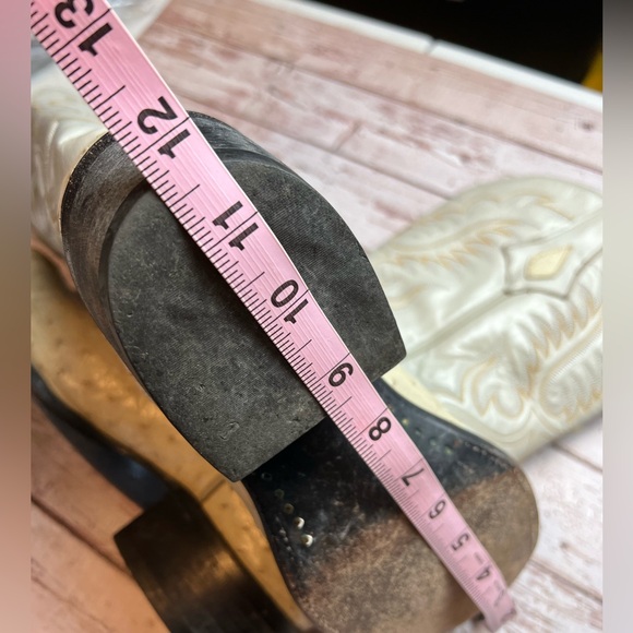 Diego’s Boots 8.5 - Picture 7 of 10